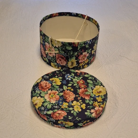 Floral Hat Box with Rope Handle - 10" - Picture 3 of 8